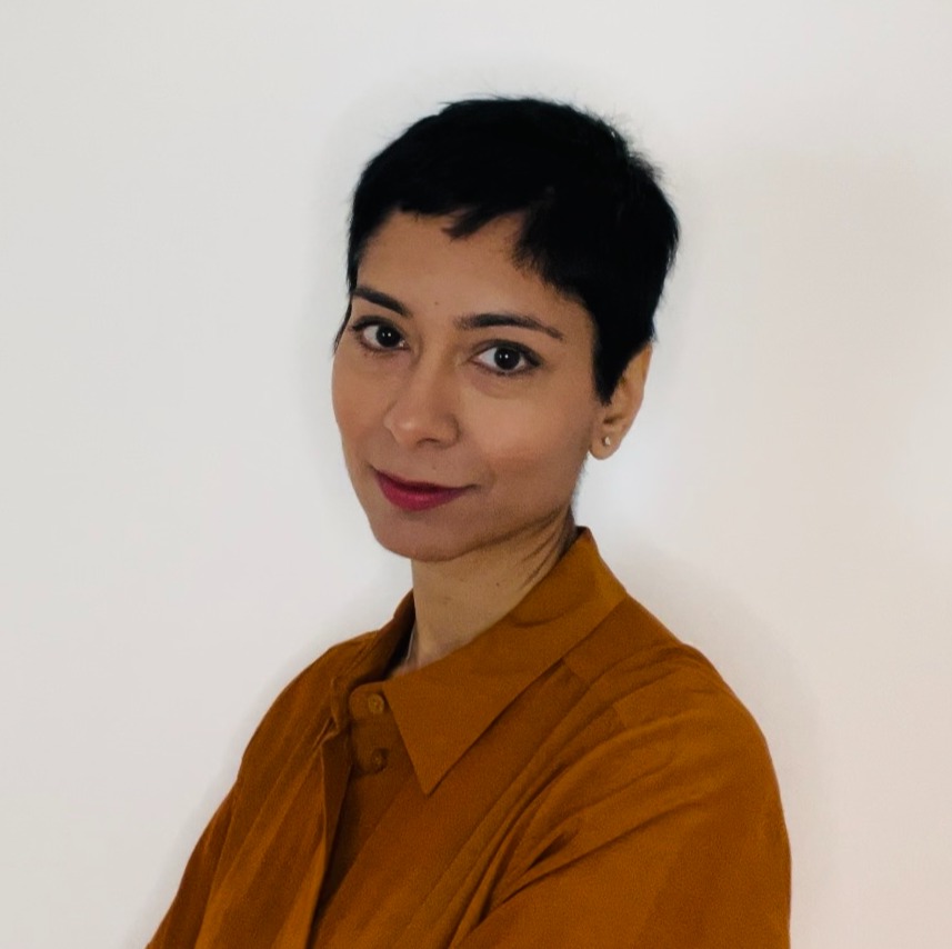 Uzma snaphot in orange Uzma snaphot in orange